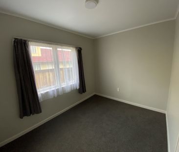 Low maintenance living close to Hamilton Central! - Photo 3