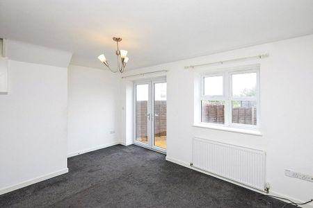 2 bedroom end of terrace house to rent - Photo 2