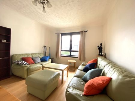 3 Bed Flat, Froghall Place, AB24 - Photo 2