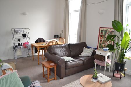 3 bedroom flat to rent - Photo 3