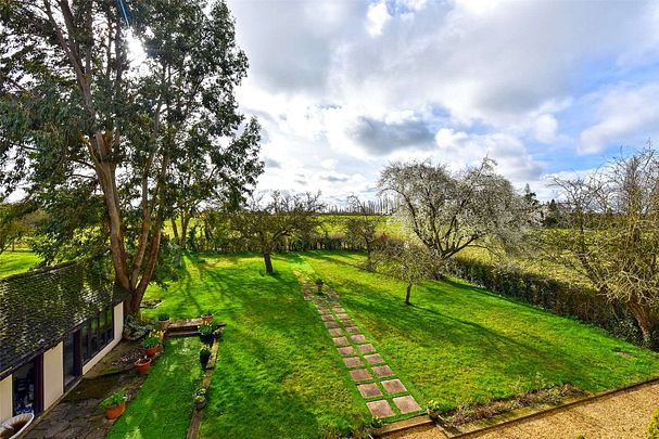 Short Let: All bills included. A substantial and high specification detached home in a much sought after location in Winkfield. - Photo 1