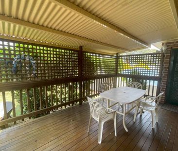 Beautiful Fully Furnished 3-Bedroom Home in Denhams Beach - Photo 2