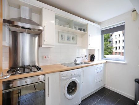 2 bedroom flat to rent - Photo 4