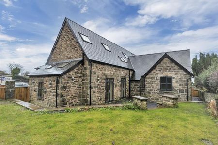 4 bedroom semi-detached house to rent - Photo 2