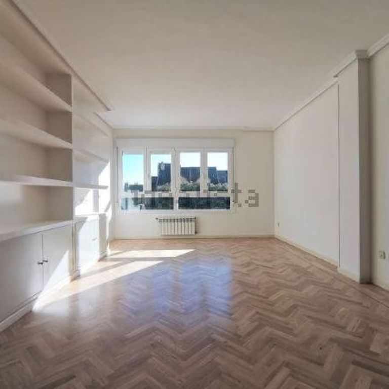 4 room luxury Apartment for rent in Madrid, Autonomous Region of Madrid - Foto 1