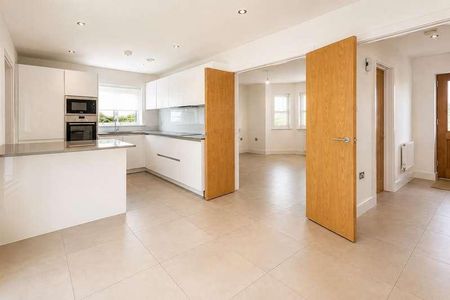 Buckingham Road, Epping, CM16 - Photo 4
