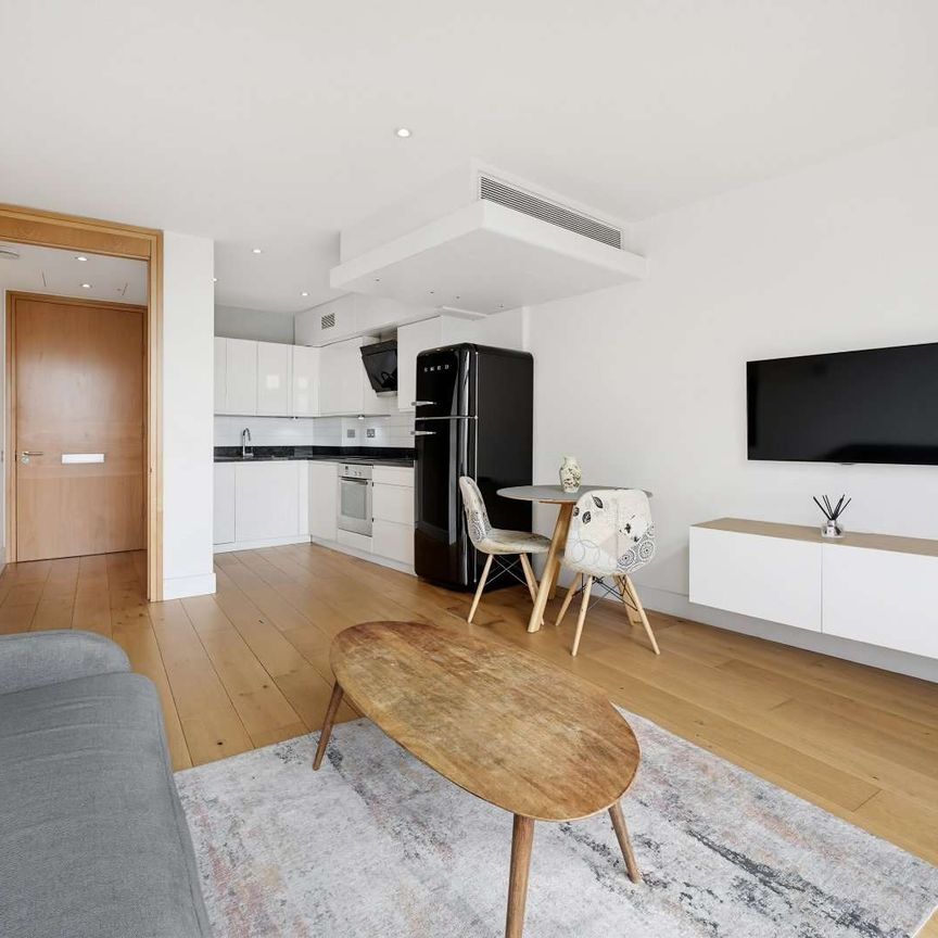 Furnished 1 bed apartment located on Albert Embankment - Photo 1