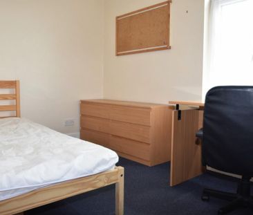 4 bedroom terraced house to rent - Photo 5