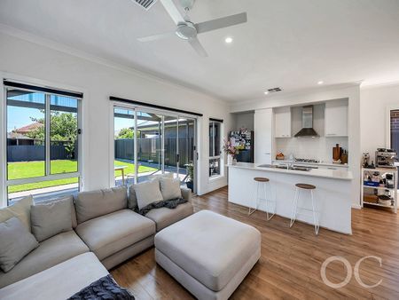 Open The Door to Effortless Elegance - Photo 2