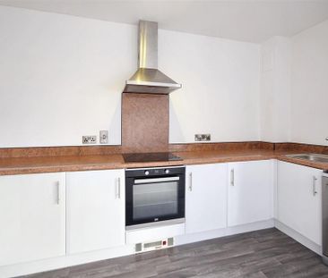 2 bedroom flat to rent - Photo 3