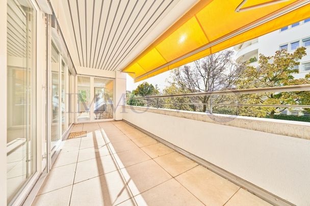 MONTCHOISI - SPACIEUX (191m2) AVEC DEUX BALCONS ET EMPLACEMENT IDEAL - Photo 1