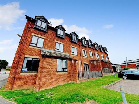 1 Bedroom Flat to Rent in Denbeigh House, Rushden, Northants, NN10 - Photo 2