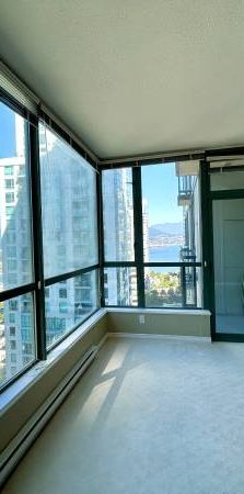 1 bed + flex, 1 bath unit in Coal Harbour, Fantastic City View - Photo 1