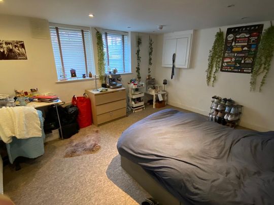 6 bedroom terraced house to rent - Photo 1