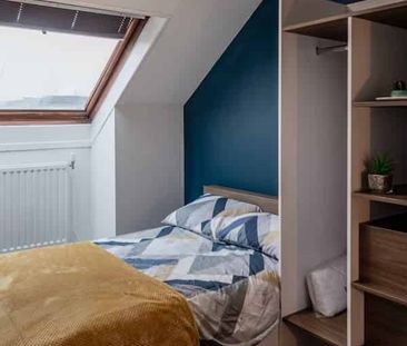 Five Bed Bronze - Photo 3