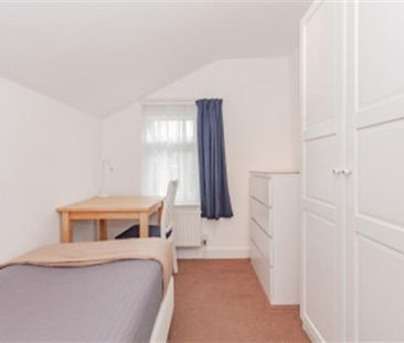 4 bedroom terraced house to rent - Photo 2
