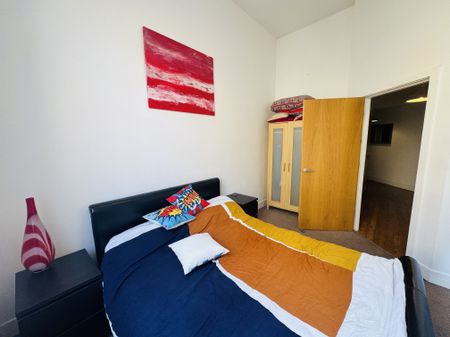 East Parade, Bradford - Photo 4