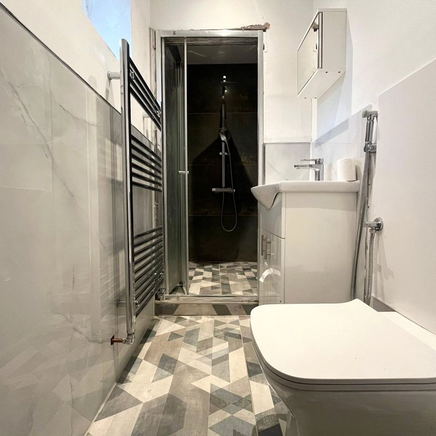Elm Close, Twickenham, TW2 5JR - Photo 1