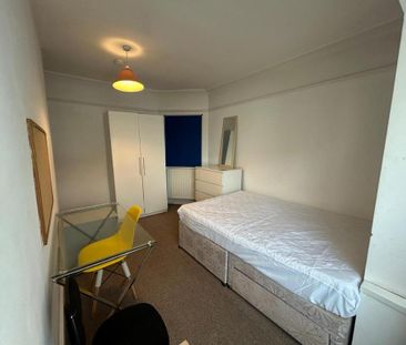6 bedroom terraced house to rent - Photo 4