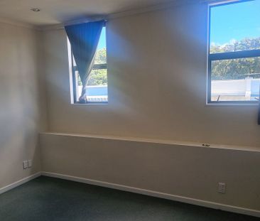 Spacious 4BR Newtown Apt w/ Parking - Photo 6