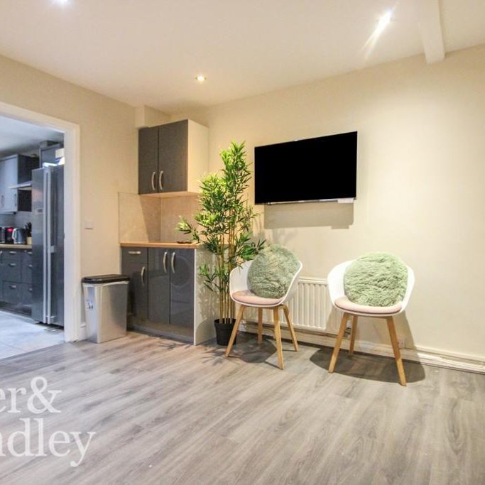 1 bedroom in a house share to rent - Photo 1