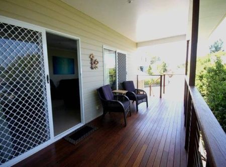 Charming Family Home in Cooroy - Photo 3