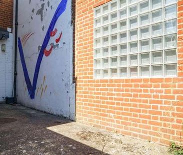 Wincheap, Canterbury, CT1 - Photo 1