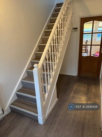 3 bedroom semi-detached house to rent - Photo 4