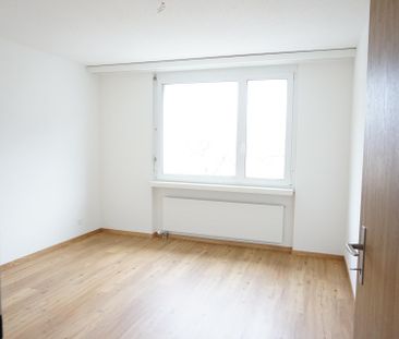 Gosszügige 3.5-Zimmer- Wohnung an zentraler Lage - Photo 5