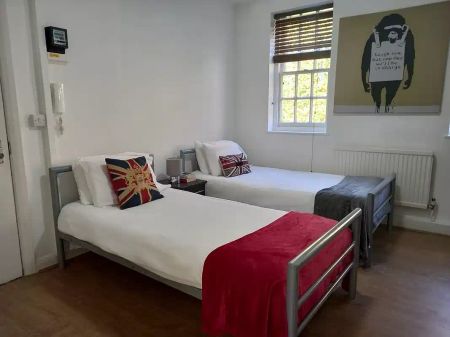 Twin with En-suite - Photo 5