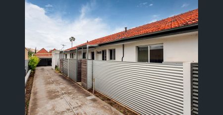 BEAUTIFULLY PRESENTED 2 BEDOOM SECURE UNIT IN GREAT LOCATION - Photo 2