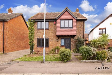 4 bedroom detached house to rent - Photo 2