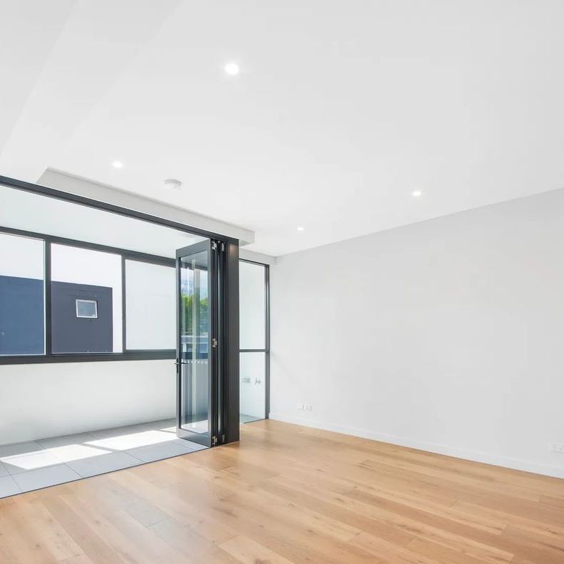 Ultra Modern and Convenient One Bedroom Apartment - Photo 1