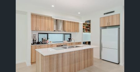 Modern Contemporary Home - Photo 4