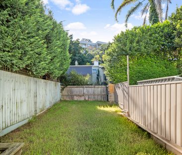 6 MacKenzie Street, Bondi Junction NSW 2022 - Terrace For Rent | Do... - Photo 4