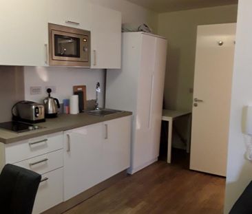 Studio to rent - Photo 6