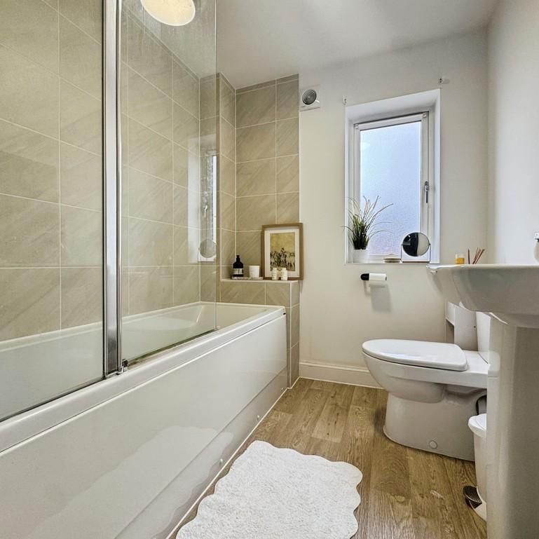 4 bedroom semi-detached house to rent - Photo 1