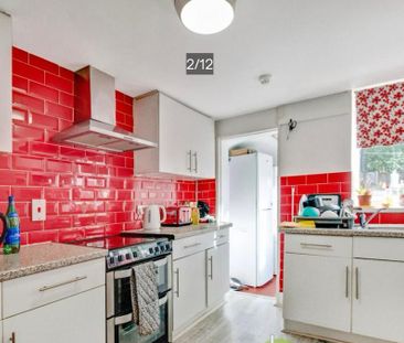 1 bedroom in a house share to rent - Photo 2