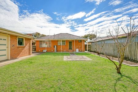 7 Tunaley Parade, Reservoir VIC 3073 - House For Rent | Domain - Photo 4