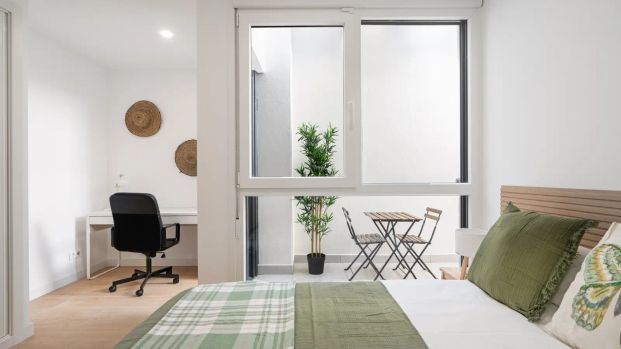Room in a shared 4-bedroom apartment for rent in Berruguete, ideal for professionals and students. - Photo 1