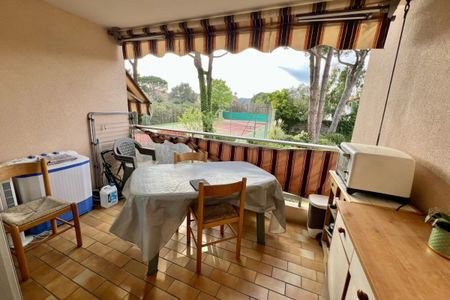 Location studio Antibes Bréguières dans résidence de standing avec piscine et tennis - Photo 4