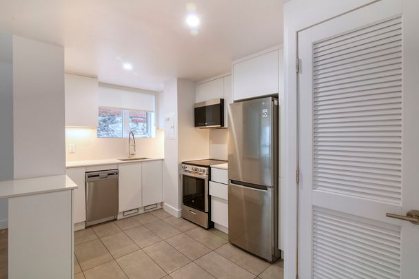 1975 Maisonneuve Blvd West - Photo 1