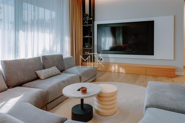 Vila superba 4 camere I IANCU NICOLAE I 2 Locuri de parcare - Fotografie 1