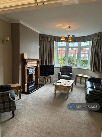 3 bedroom semi-detached house to rent - Photo 2