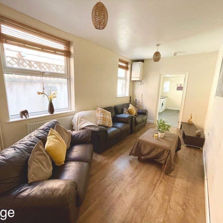4 bedroom terraced house to rent - Photo 1