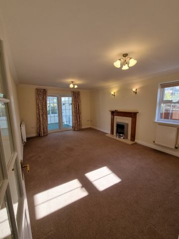 Detached 3-bed bungalow in Wenhaston, with garage near Southwold &Halesworth - Photo 5