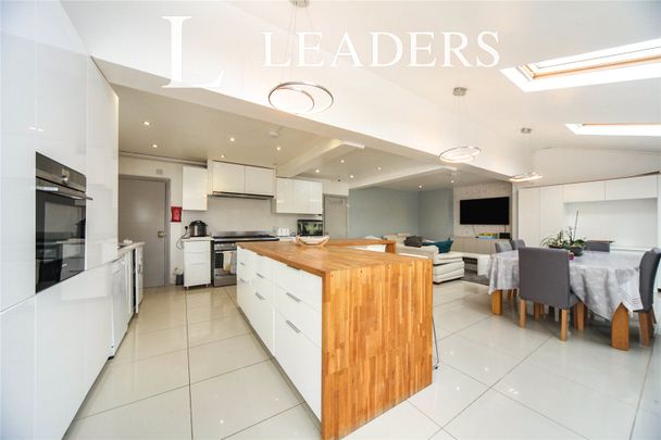 6 bedroom property to rent Black Swan Lane, Luton, Bedfordshire, LU3 - Photo 1