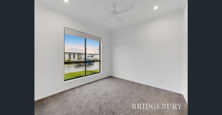 Elegant Living in Palmview! - Photo 2