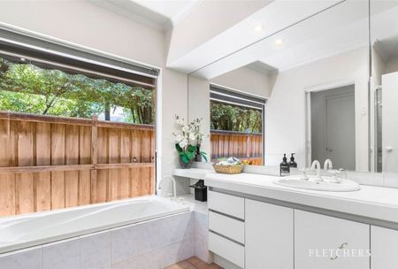 17 Lowana Cres, Forest Hill VIC 3131 - House For Rent | Domain - Photo 3