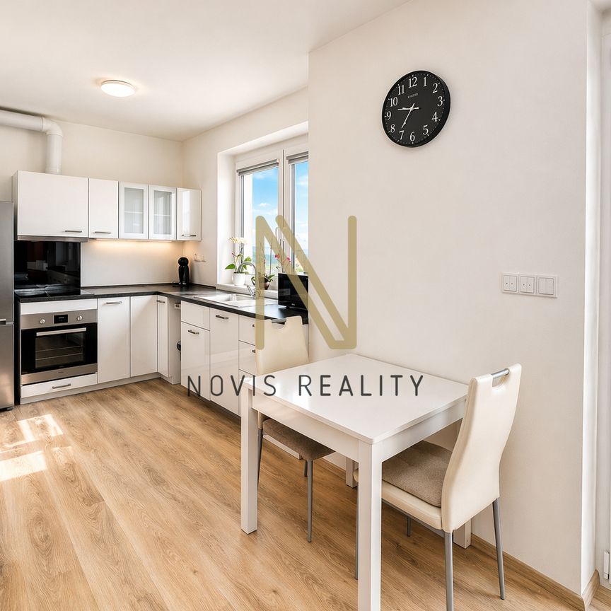 Pronájem bytu 1+kk a garsoniéry 37 m² - Fotografie 1